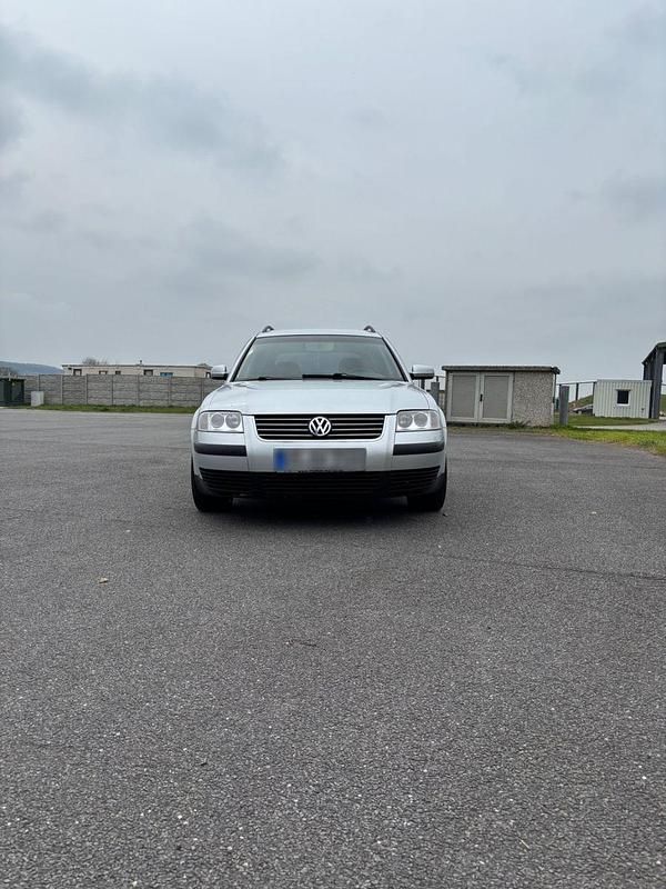 Gebraucht VW Passat 101 PS (74 kW) 2001 Silber Kombi