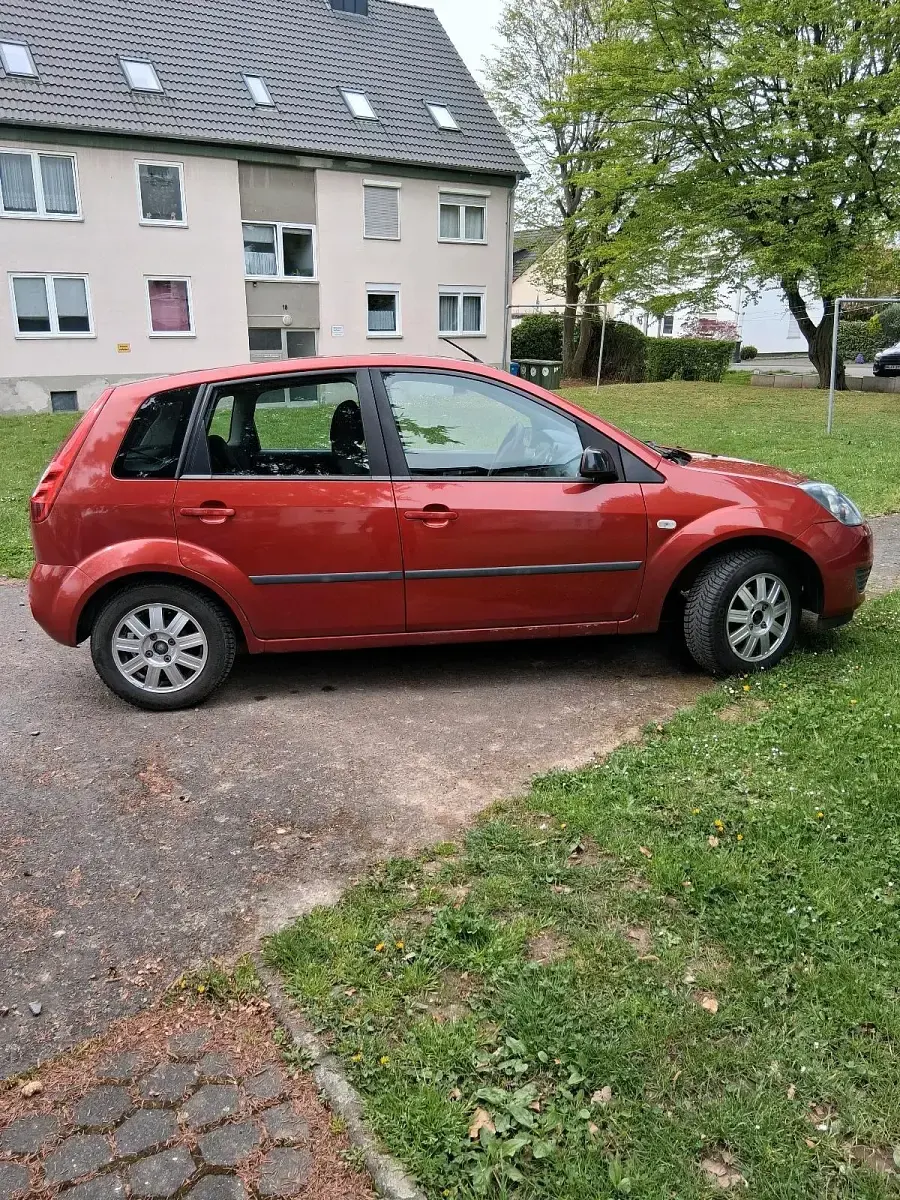 Gebraucht Ford Fiesta Style 80 PS (58 kW) 2008 Rot Kleinwagen