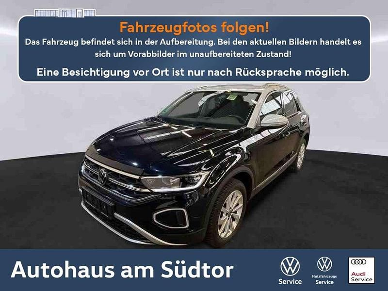 Deep black perleffekt/pure wh Gebraucht 2024 VW T-Roc Style SUV | 26.980 € (Guter Preis) - Bild 1/4