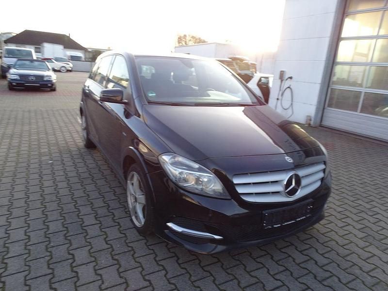 Gebraucht Mercedes B200 156 PS (114 kW) 2017 Schwarz Van / Kleinbus
