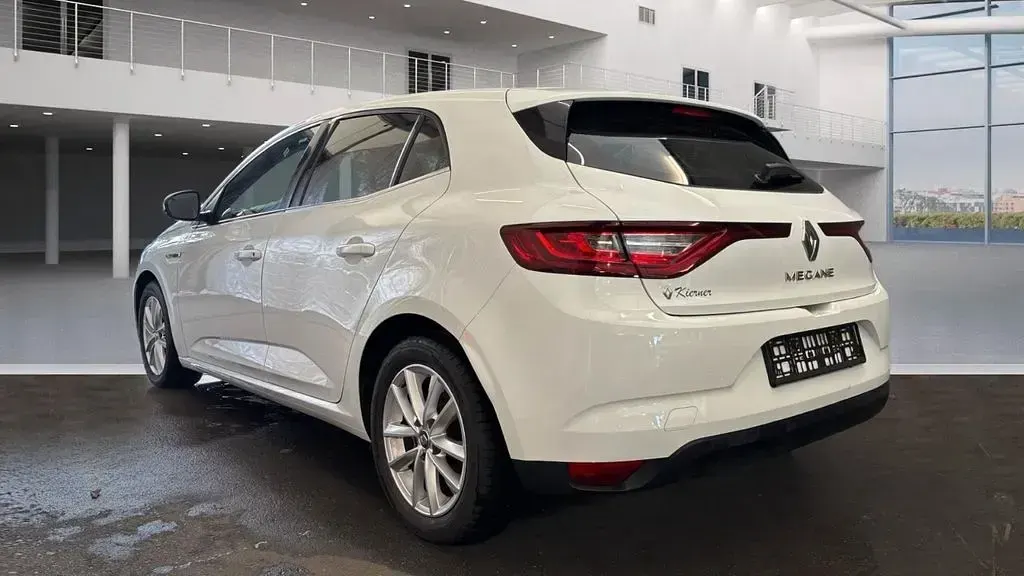 Gebraucht Renault Mégane III Experience 101 PS (74 kW) 2016 Weiß Limousine