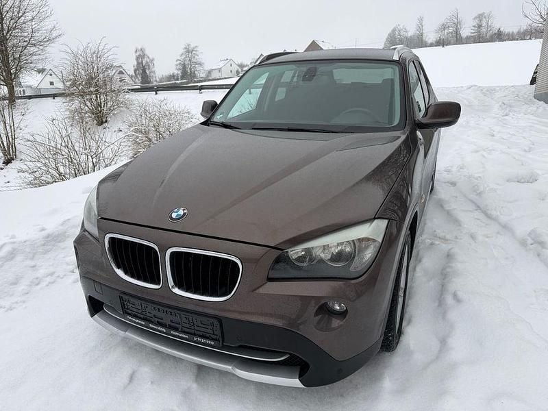Braun Gebraucht 2010 BMW X1 xLine SUV | 7.990 € (Guter Preis) - Bild 1/4