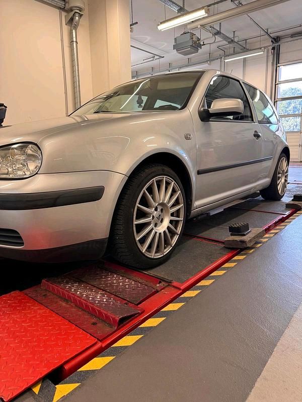 Gebraucht VW Golf IV 75 PS (55 kW) 2001 Grau Limousine