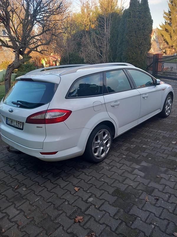 Weiß Gebraucht 2009 Ford Mondeo Kombi | 1.800 € (Guter Preis) - Bild 1/4