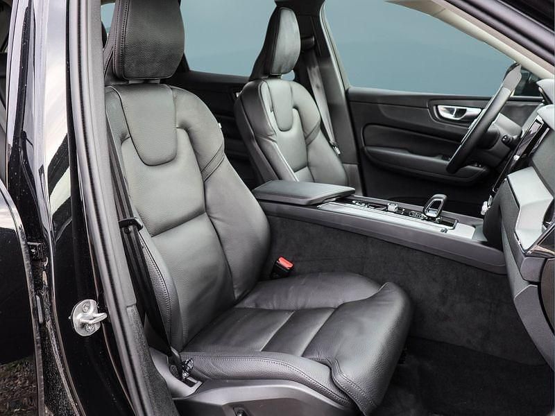 Gebraucht Volvo XC60 Plus 250 PS (183 kW) 2025 Schwarz SUV