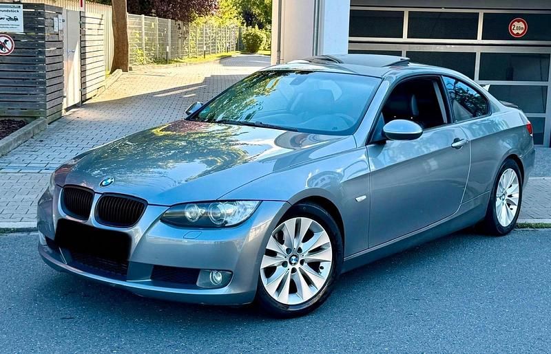 Grau Gebraucht 2010 BMW 320 Coupé | 6.950 € (Guter Preis) - Bild 1/4