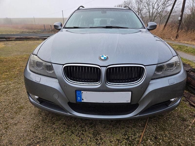 Gebraucht BMW 320 177 PS (130 kW) 2010 Silber Kombi