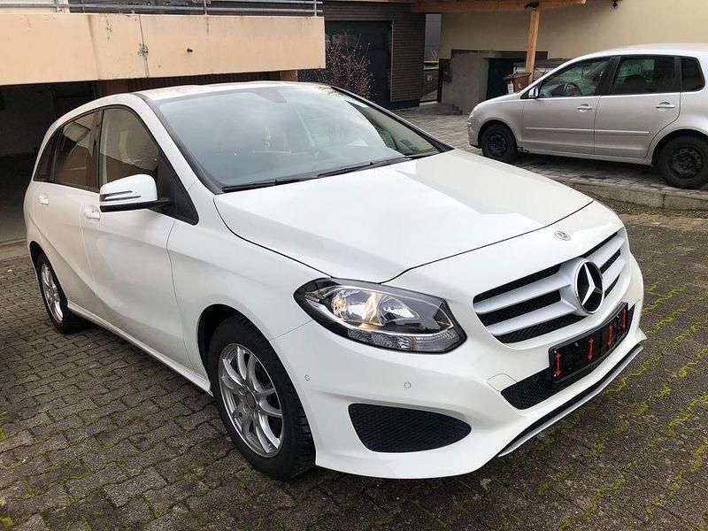 Weiß Gebraucht 2018 Mercedes B160 Van / Kleinbus | 9.900 € - Bild 1/4