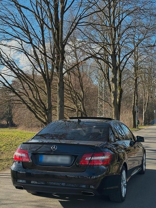 Gebraucht Mercedes E350 AMG 265 PS (194 kW) 2011 Schwarz Limousine