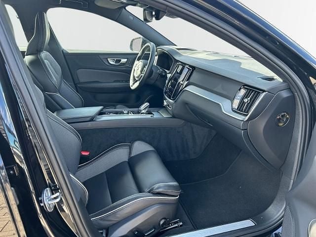 Gebraucht Volvo S60 Plus 197 PS (144 kW) 2023 Schwarz Limousine