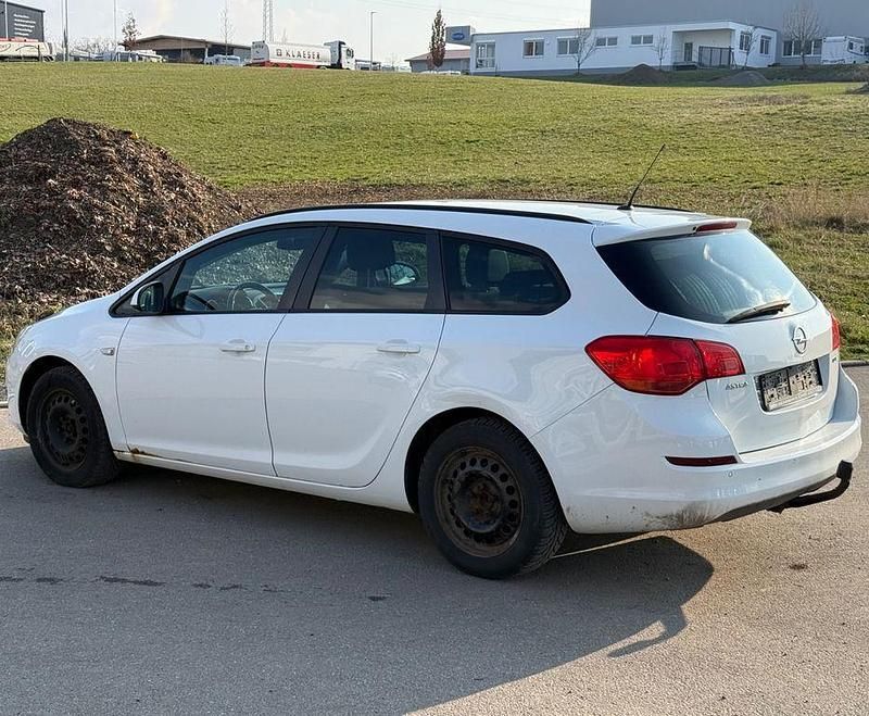 Gebraucht Opel Astra 110 PS (80 kW) 2011 Weiß Kombi
