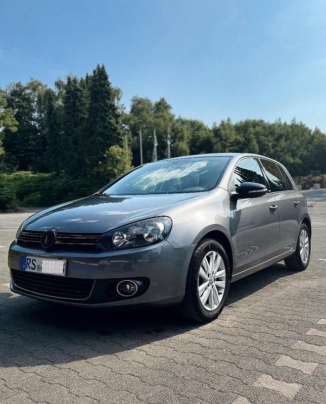 Grau Gebraucht 2011 VW Golf VI Edition Kleinwagen | 4.999 € (Fairer Preis) - Bild 1/4
