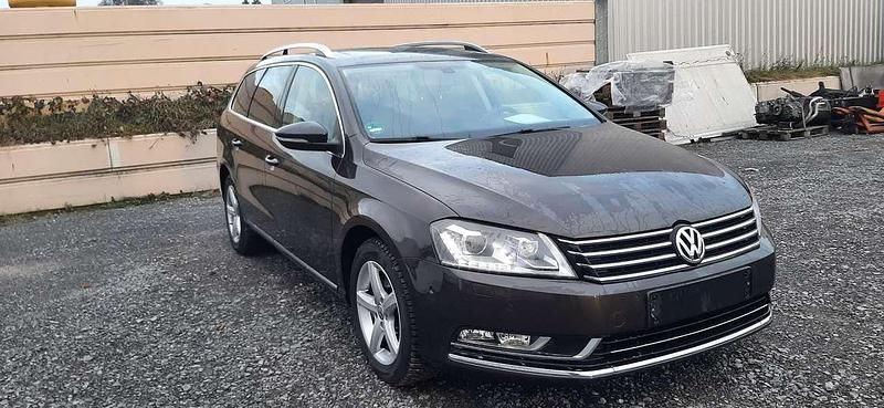 Gebraucht VW Passat Highline 160 PS (117 kW) 2012 Black oak brown metallic Kombi