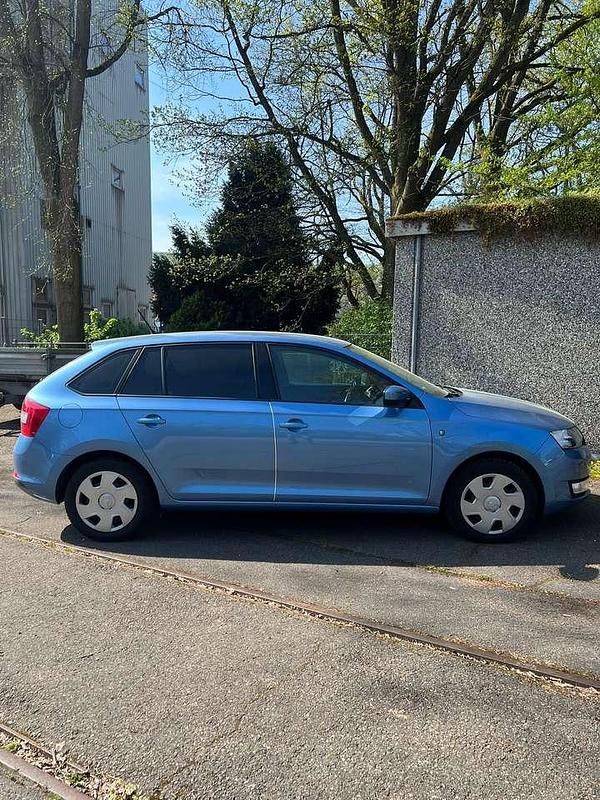 Gebraucht Skoda Rapid Ambition 105 PS (77 kW) 2015 Denimblau metallic Kleinwagen