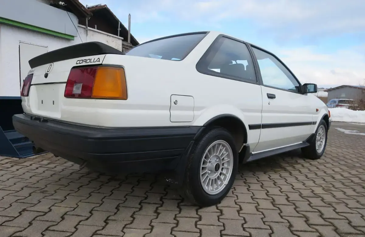 Gebraucht Toyota Corolla 115 PS (84 kW) 1987 Weiß Coupé