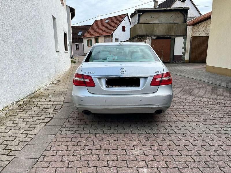 Gebraucht Mercedes E350 Elegance 231 PS (169 kW) 2009 Silber Limousine