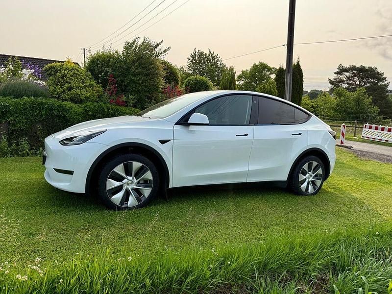 Weiß Gebraucht 2022 Tesla Model Y Long Range AWD SUV | 31.000 € (Superpreis) - Bild 1/4