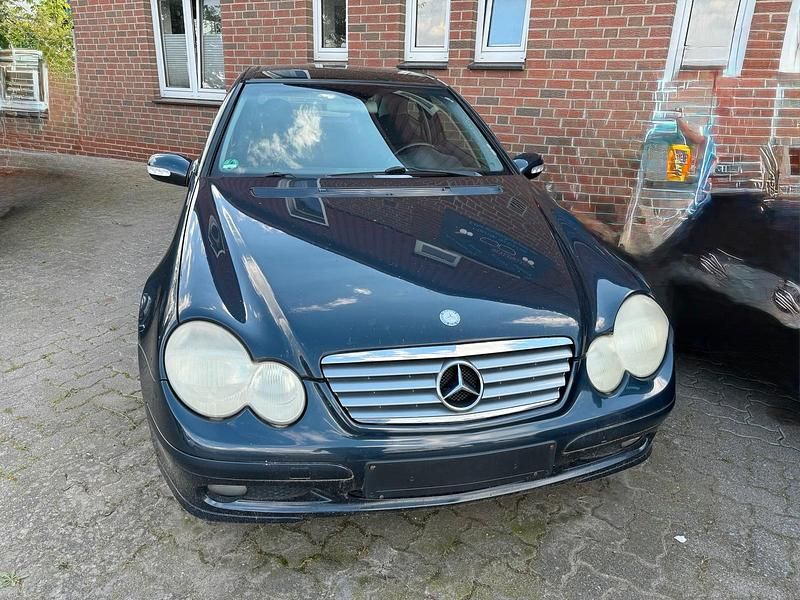 Blau Gebraucht 2001 Mercedes C180 Sport Coupé | 555 € (Superpreis) - Bild 1/4