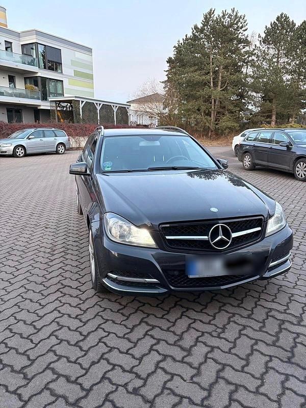 Gebraucht Mercedes C180 156 PS (114 kW) 2011 Schwarz Kombi