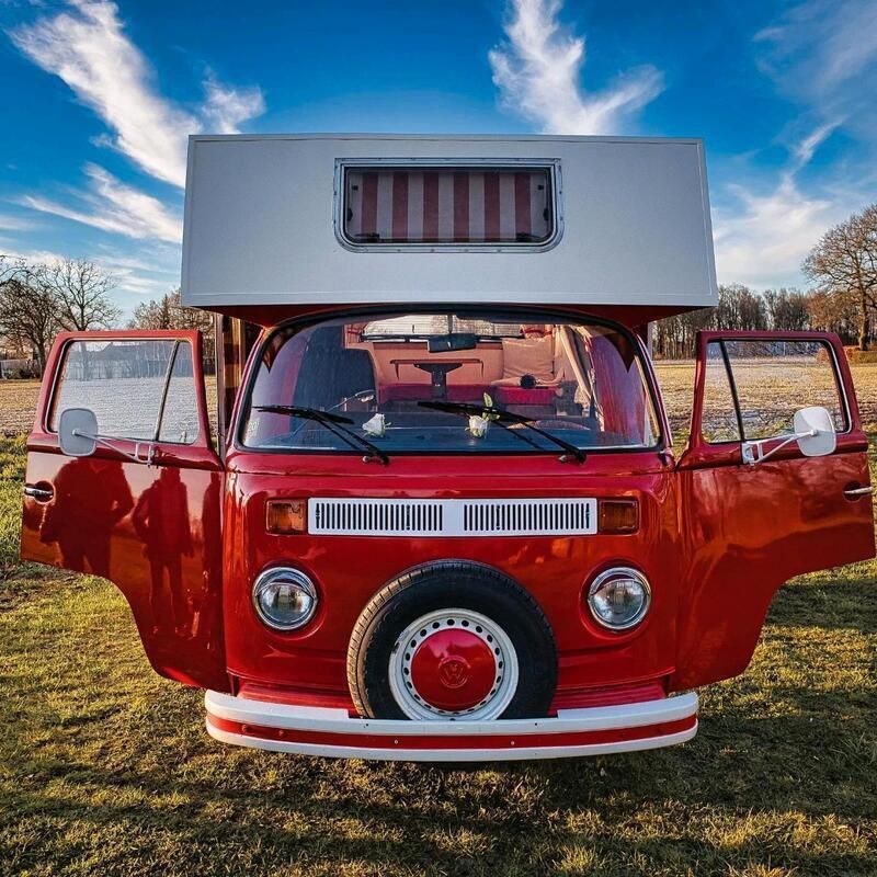 Rot Gebraucht 1973 VW T2 Van | 23.900 € - Bild 1/4