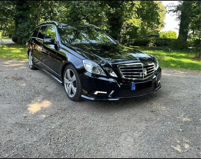 Schwarz Gebraucht 2011 Mercedes E350 AMG Kombi | 15.500 € (Etwas zu teuer) - Bild 1/4