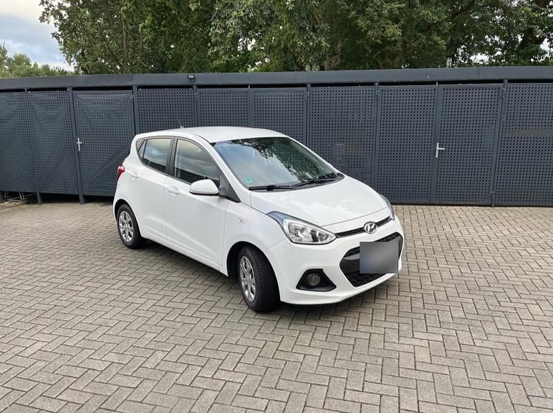 Weiß Gebraucht 2016 Hyundai i10 Kleinwagen | 7.450 € (Guter Preis) - Bild 1/4