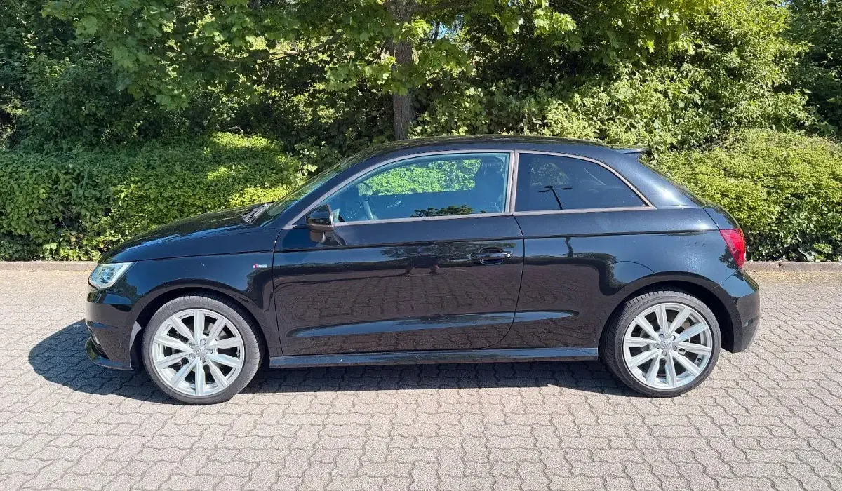 Używany Audi A1 S-Line 125 KM (91 kW) 2017 Czarny Hatchback