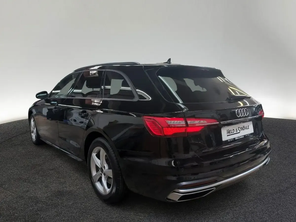 Gebraucht Audi A4 Ambiente 204 PS (150 kW) 2023 Brillantschwarz Kombi
