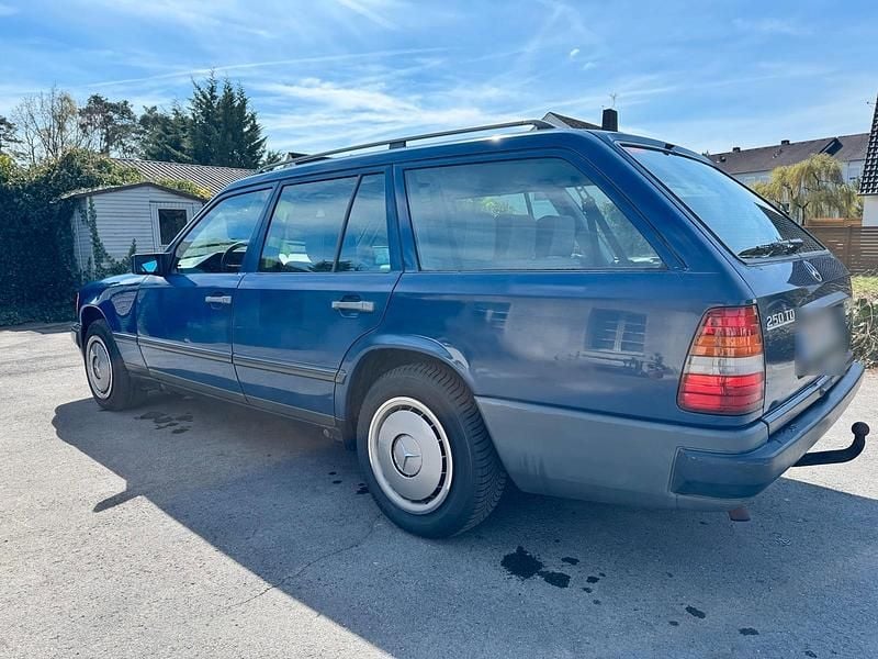 Gebraucht Mercedes E250 94 PS (69 kW) 1989 Blau Kombi