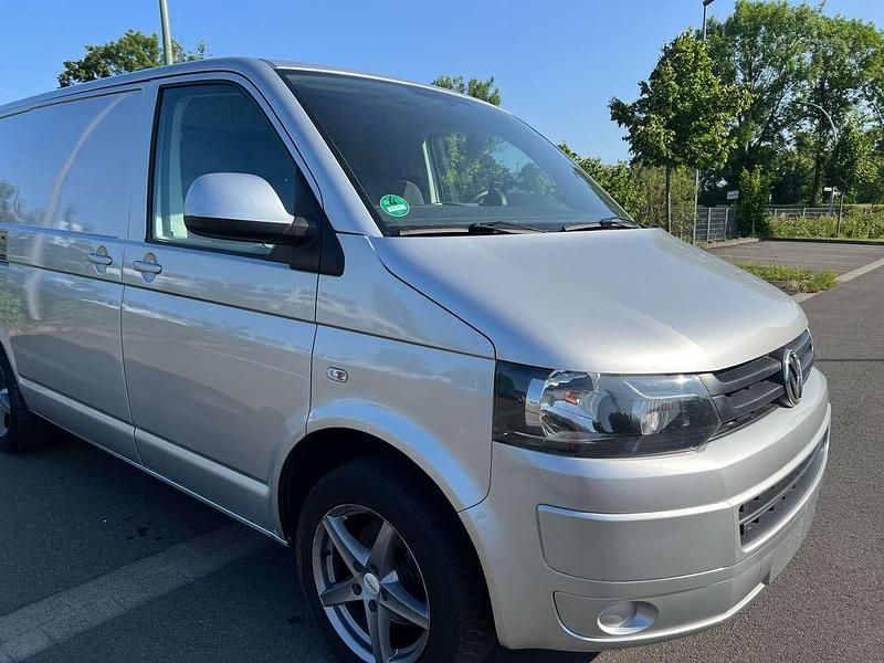 Gebraucht VW Transporter 140 PS (102 kW) 2012 Reflexsilber metallic Van