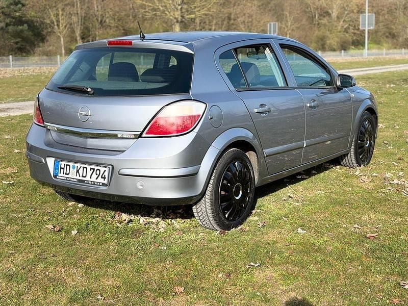 Gebraucht Opel Astra 101 PS (74 kW) 2005 Grau Limousine