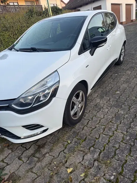 Gebraucht Renault Clio LIMITED 90 PS (66 kW) 2016 Weiß Limousine