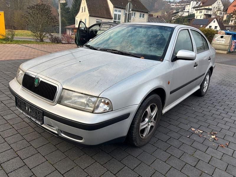 Silber Gebraucht 1999 Skoda Octavia Limousine | 1.000 € (Guter Preis) - Bild 1/4