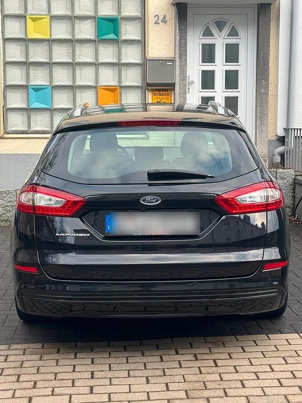 Gebraucht Ford Mondeo Titanium 150 PS (110 kW) 2015 Schwarz Kombi