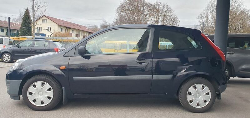 Blau Gebraucht 2006 Ford Fiesta Ambiente Kleinwagen | 800 € (Superpreis) - Bild 1/4