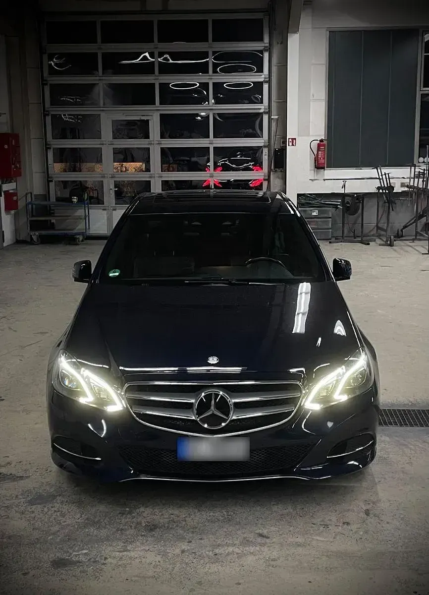 Second-hand Mercedes E300 252 CP (185 kW) 2013 Albastru Berlinǎ