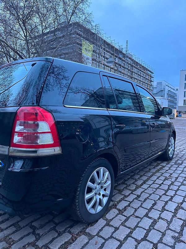 Gebraucht Opel Zafira 92 PS (67 kW) 2010 Schwarz Van / Kleinbus