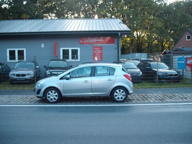 Gebraucht Opel Corsa Edition 75 PS (55 kW) 2013 Silber Limousine