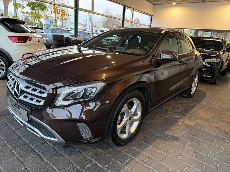 Gebraucht Mercedes GLA180 Urban 122 PS (89 kW) 2018 Braun SUV