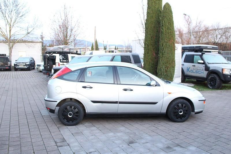 Usata Ford Focus 103 CV (75 kW) 2000 Argento Berlina