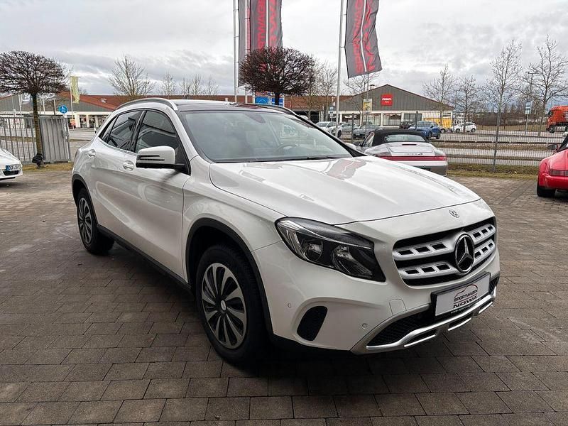 Gebraucht Mercedes GLA200 156 PS (114 kW) 2019 Weiß SUV