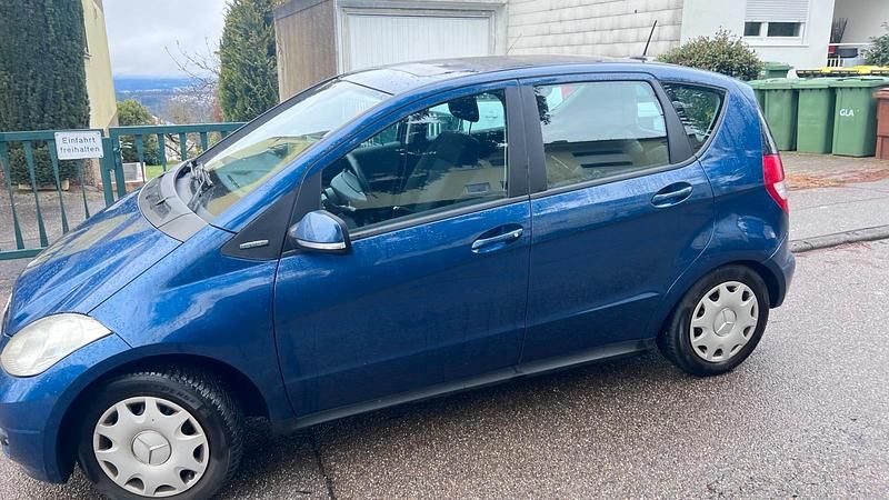 Gebraucht Mercedes A160 Elegance 95 PS (69 kW) 2012 Blau Limousine