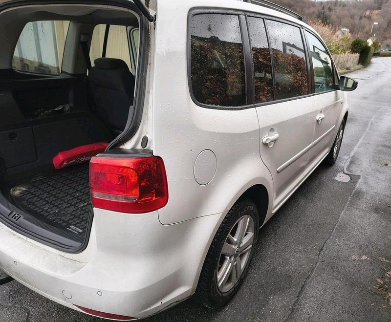 Gebraucht VW Touran Match 140 PS (102 kW) 2012 Weiß Van / Kleinbus