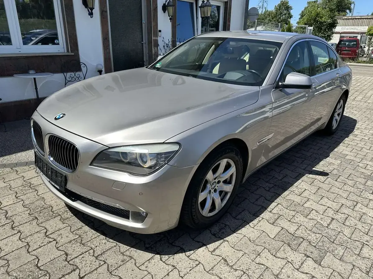 Gebraucht BMW 730 245 PS (180 kW) 2009 Kaschmirsilber metallic Limousine