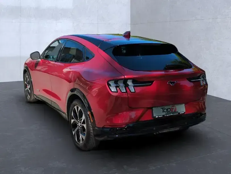 Używany Ford Mustang Mach-E Extended Range 275 kW (375 KM) 2023 Czerwony SUV