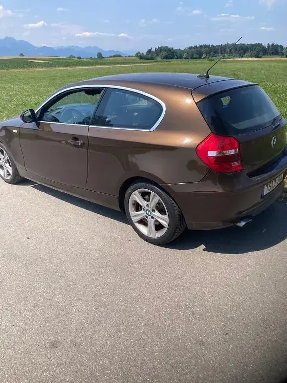 Gebraucht BMW 118 143 PS (105 kW) 2010 Braun Kleinwagen