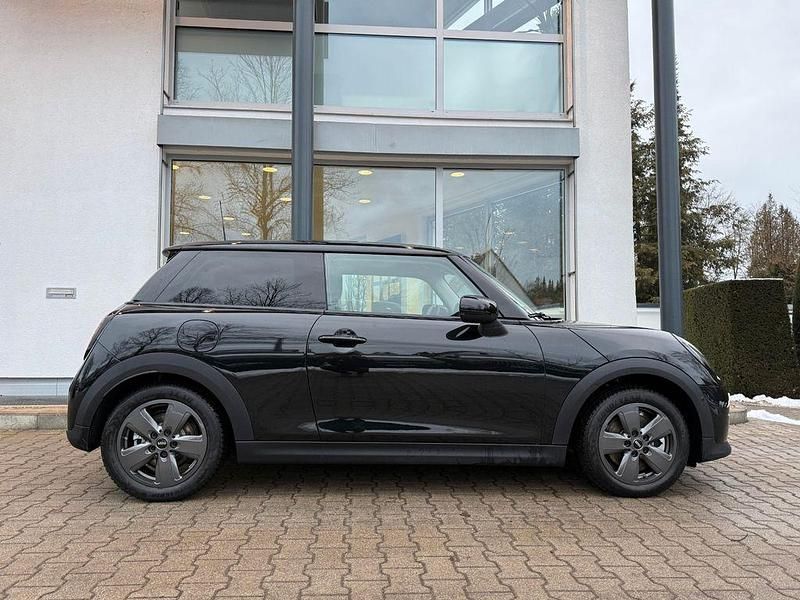 Gebraucht Mini Cooper Essential 156 PS (114 kW) 2025 Schwarz Kleinwagen