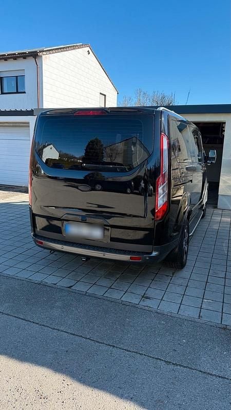 Gebraucht Ford Tourneo Active 131 PS (96 kW) 2022 Schwarz Van / Kleinbus