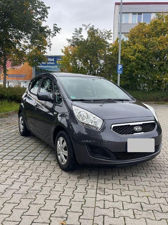 Grau Gebraucht 2012 Kia Venga Edition 7 Kleinwagen | 6.800 € (Fairer Preis) - Bild 1/4