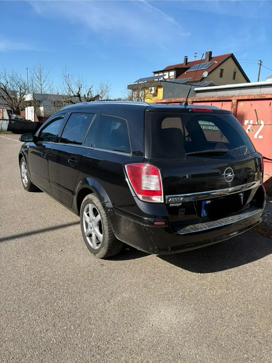 Używany Opel Astra 115 KM (84 kW) 2007 Czarny Kombi